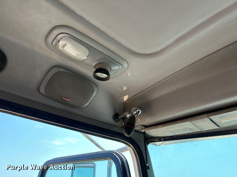 image for item NM9804 2008 Peterbilt 388 semi truck