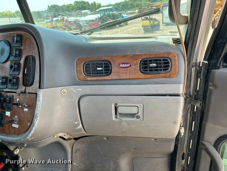 image for item NM9804 2008 Peterbilt 388 semi truck