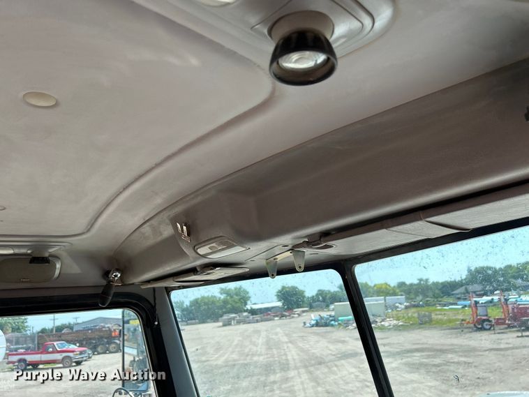 image for item NM9804 2008 Peterbilt 388 semi truck