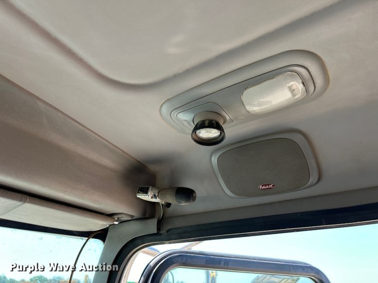 image for item NM9804 2008 Peterbilt 388 semi truck