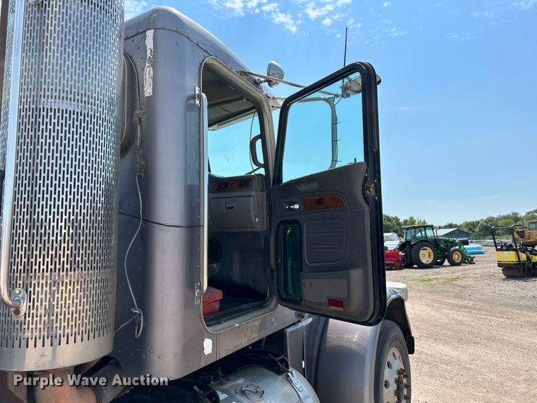 image for item NM9804 2008 Peterbilt 388 semi truck