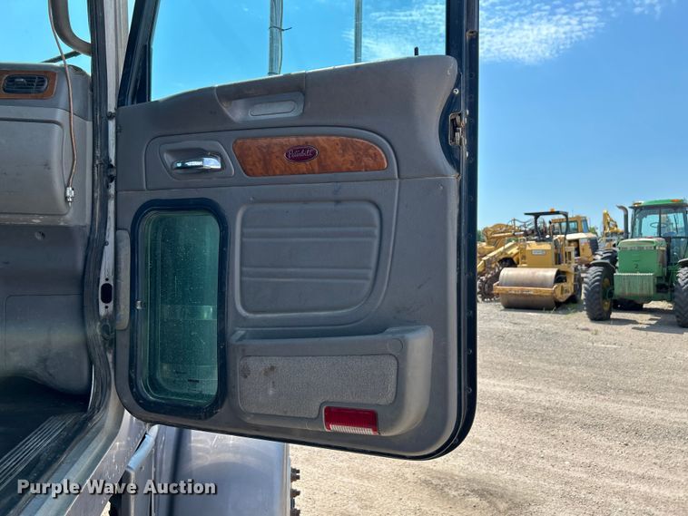 image for item NM9804 2008 Peterbilt 388 semi truck