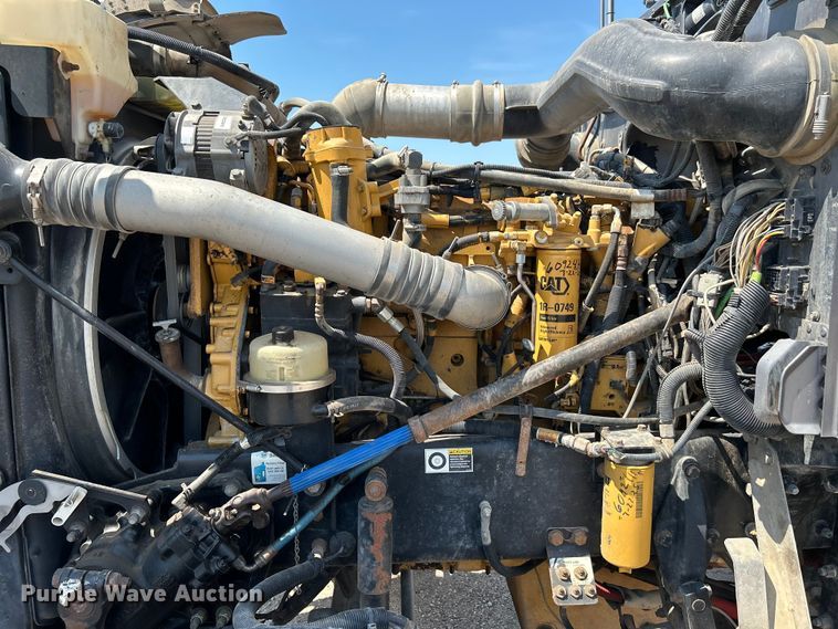 image for item NM9804 2008 Peterbilt 388 semi truck