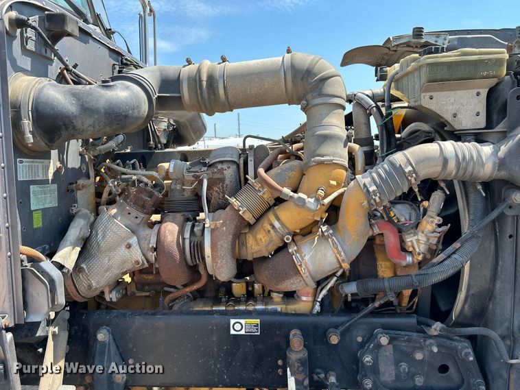 image for item NM9804 2008 Peterbilt 388 semi truck