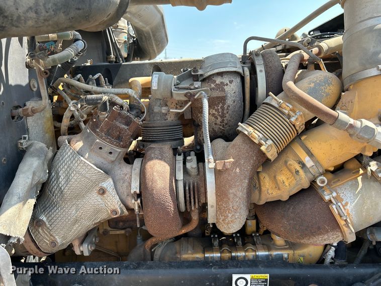 image for item NM9804 2008 Peterbilt 388 semi truck