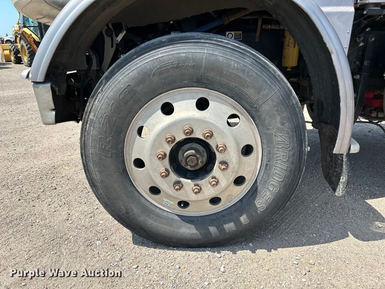 image for item NM9804 2008 Peterbilt 388 semi truck