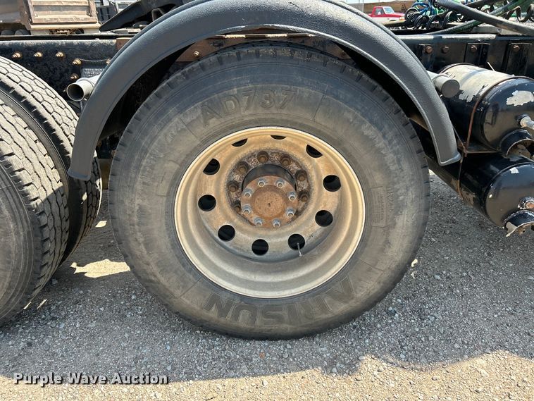 image for item NM9804 2008 Peterbilt 388 semi truck