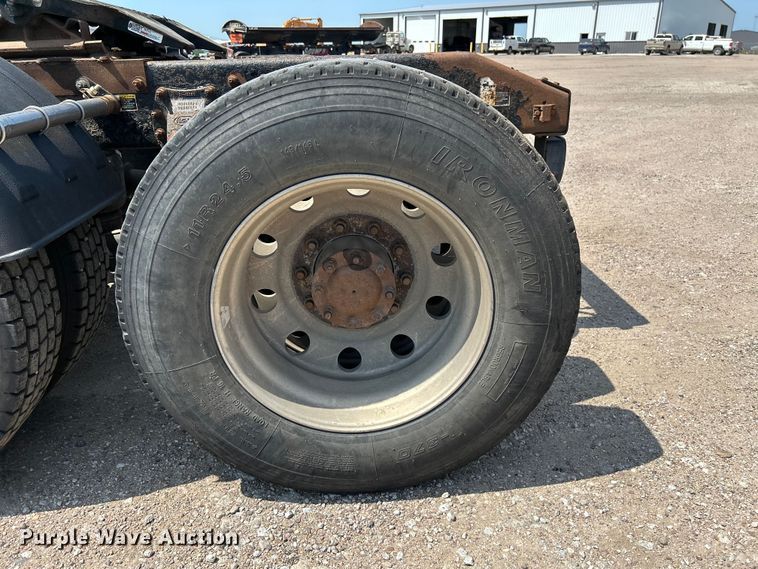 image for item NM9804 2008 Peterbilt 388 semi truck