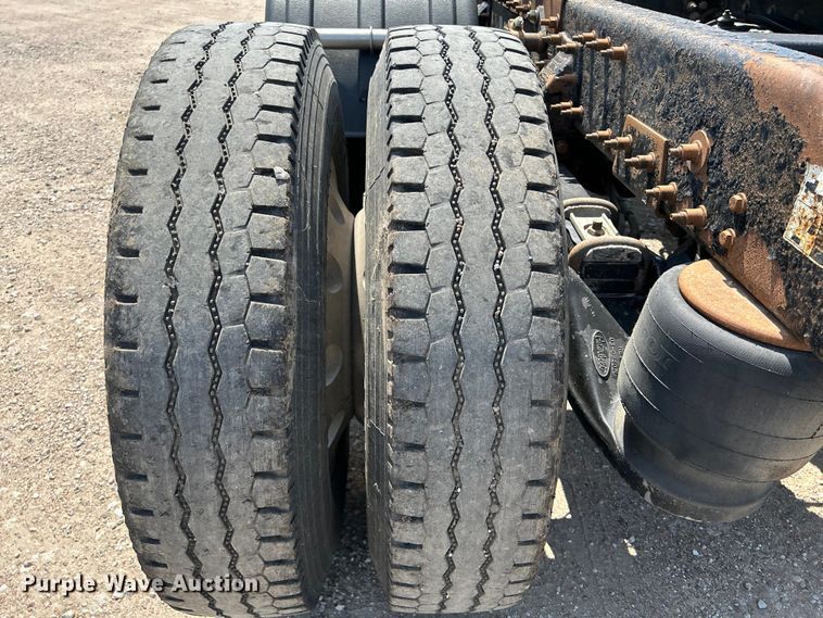 image for item NM9804 2008 Peterbilt 388 semi truck