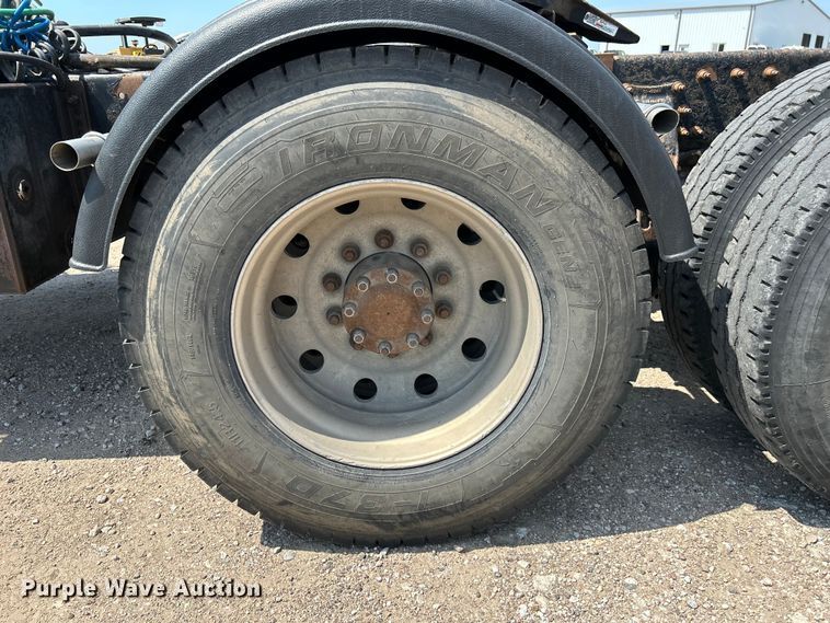 image for item NM9804 2008 Peterbilt 388 semi truck
