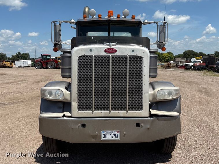 image for item NM9813 2011 Peterbilt 388 Truck tractor