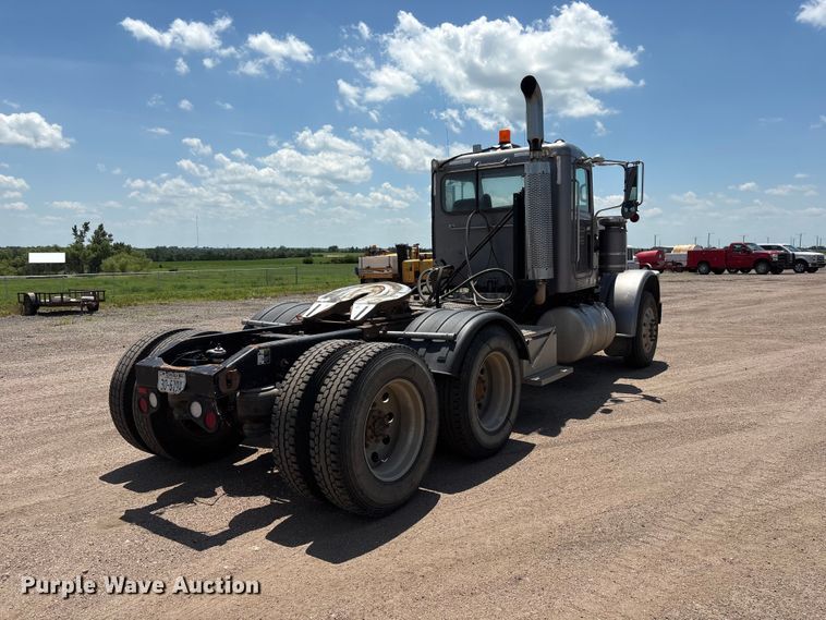 image for item NM9813 2011 Peterbilt 388 Truck tractor