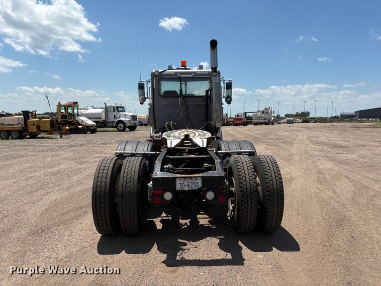 image for item NM9813 2011 Peterbilt 388 Truck tractor