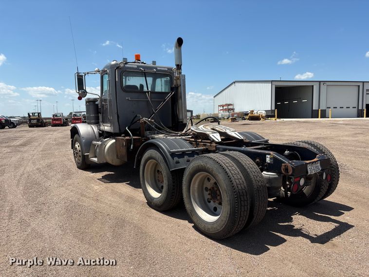 image for item NM9813 2011 Peterbilt 388 Truck tractor