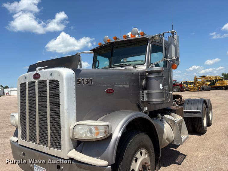 image for item NM9813 2011 Peterbilt 388 Truck tractor