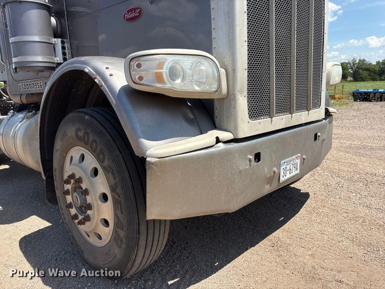 image for item NM9813 2011 Peterbilt 388 Truck tractor