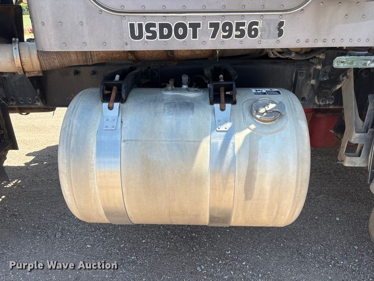 image for item NM9813 2011 Peterbilt 388 Truck tractor