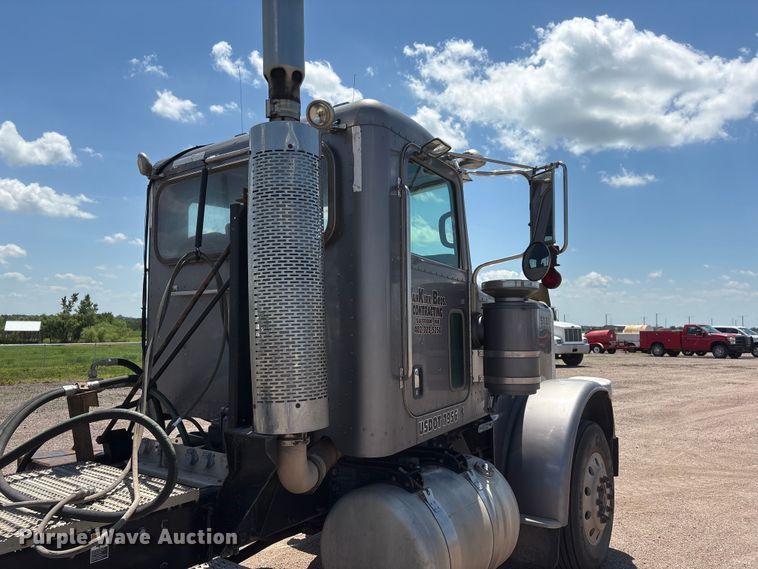 image for item NM9813 2011 Peterbilt 388 Truck tractor