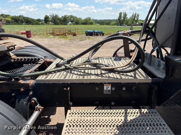 image for item NM9813 2011 Peterbilt 388 Truck tractor