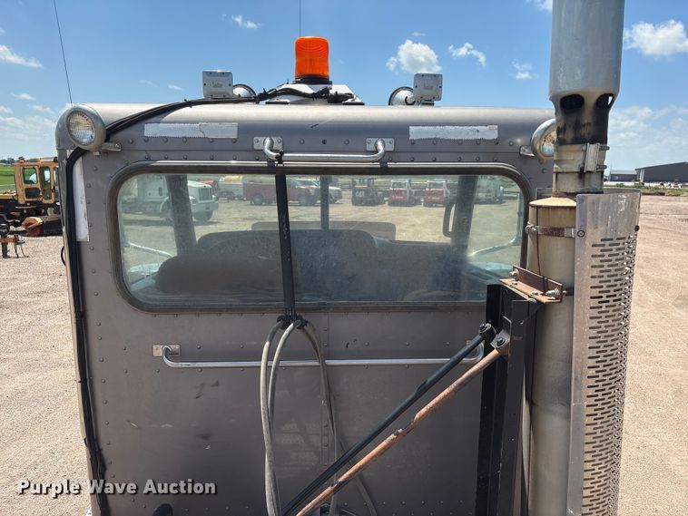 image for item NM9813 2011 Peterbilt 388 Truck tractor
