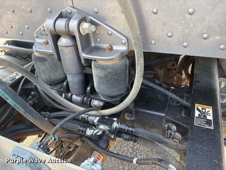 image for item NM9813 2011 Peterbilt 388 Truck tractor