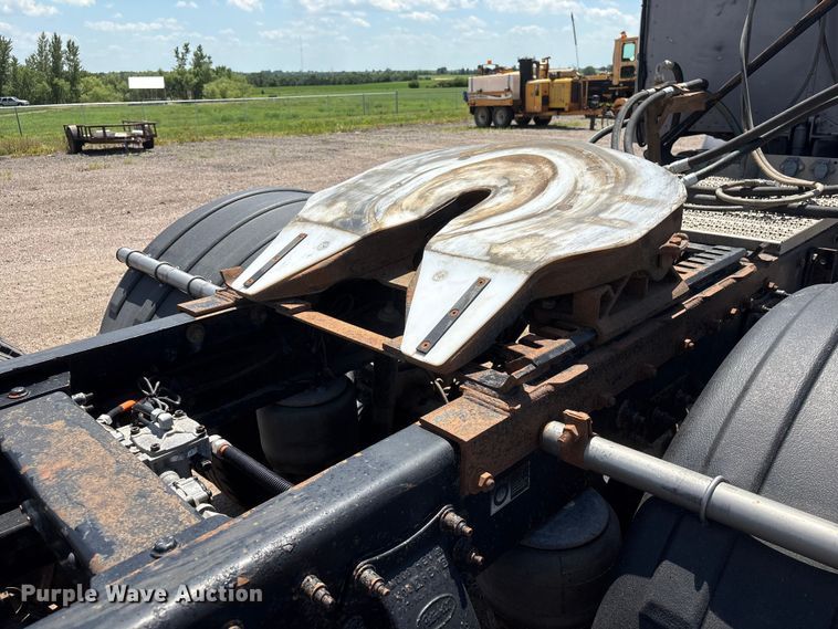 image for item NM9813 2011 Peterbilt 388 Truck tractor