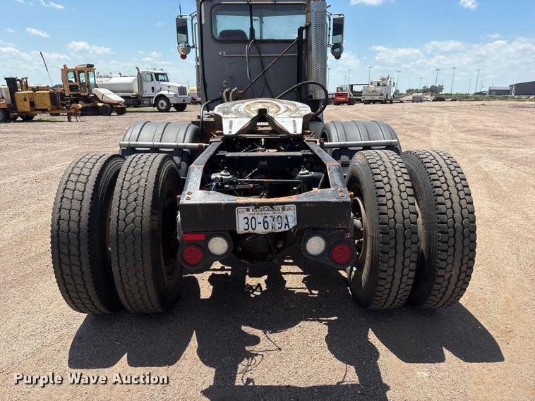 image for item NM9813 2011 Peterbilt 388 Truck tractor