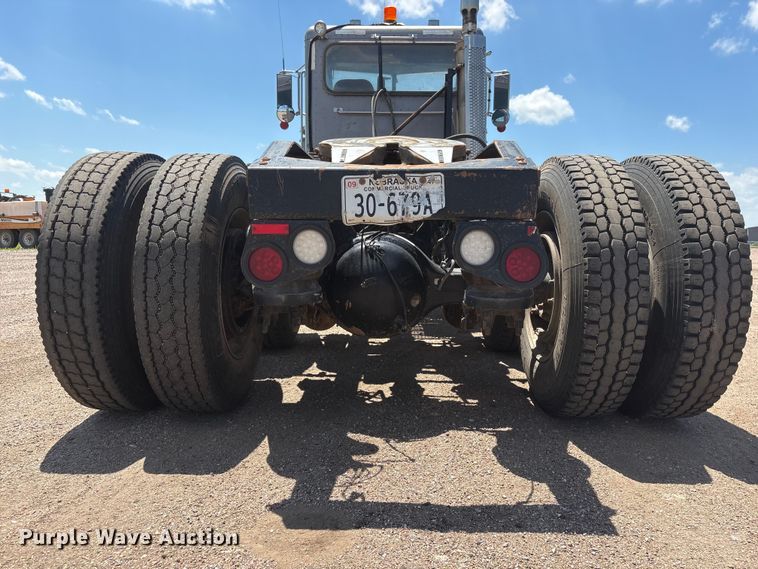 image for item NM9813 2011 Peterbilt 388 Truck tractor
