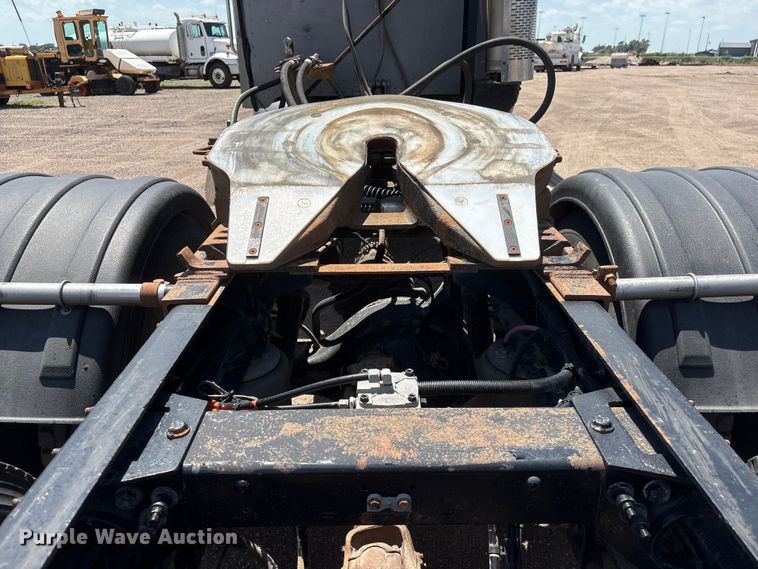 image for item NM9813 2011 Peterbilt 388 Truck tractor