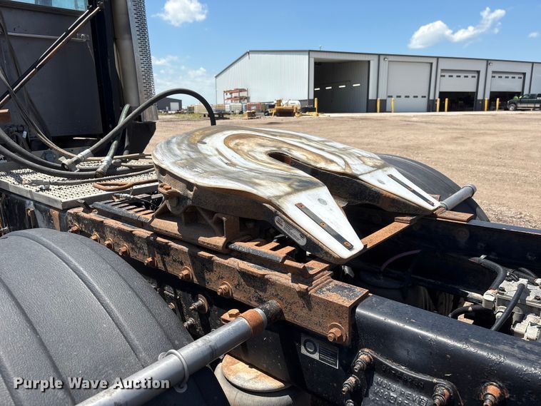 image for item NM9813 2011 Peterbilt 388 Truck tractor