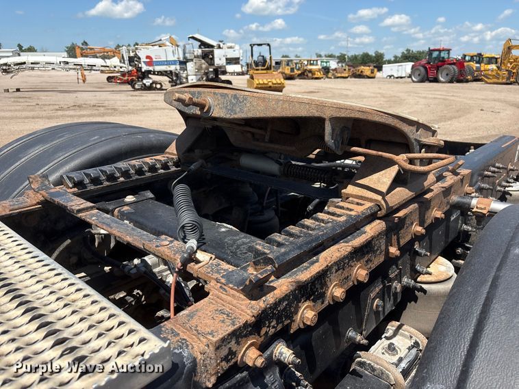 image for item NM9813 2011 Peterbilt 388 Truck tractor