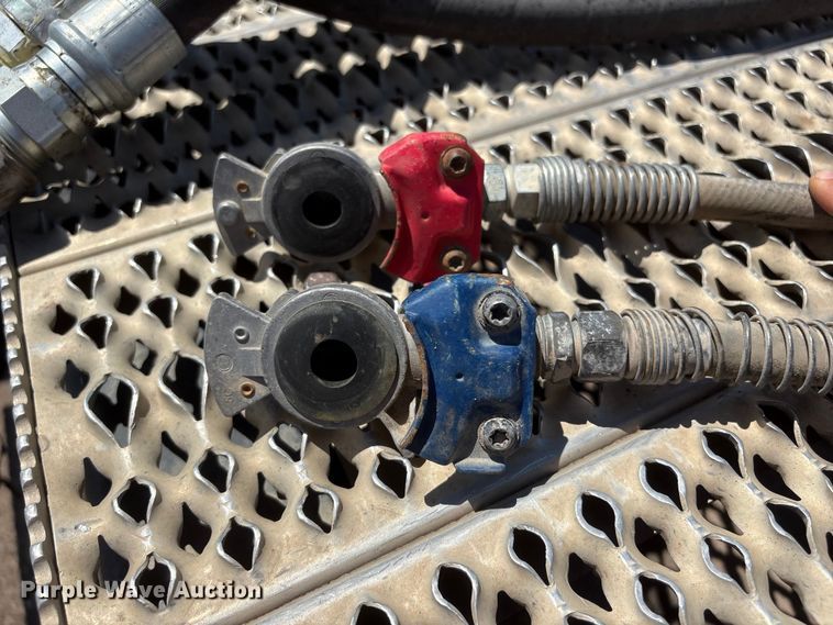 image for item NM9813 2011 Peterbilt 388 Truck tractor