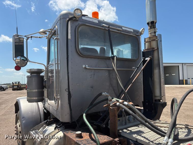 image for item NM9813 2011 Peterbilt 388 Truck tractor