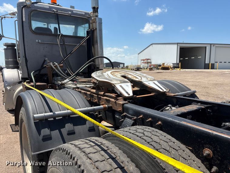 image for item NM9813 2011 Peterbilt 388 Truck tractor