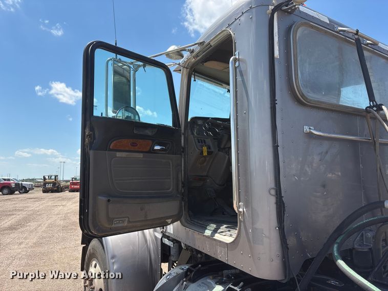 image for item NM9813 2011 Peterbilt 388 Truck tractor
