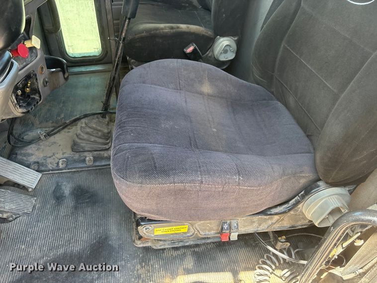 image for item NM9813 2011 Peterbilt 388 Truck tractor