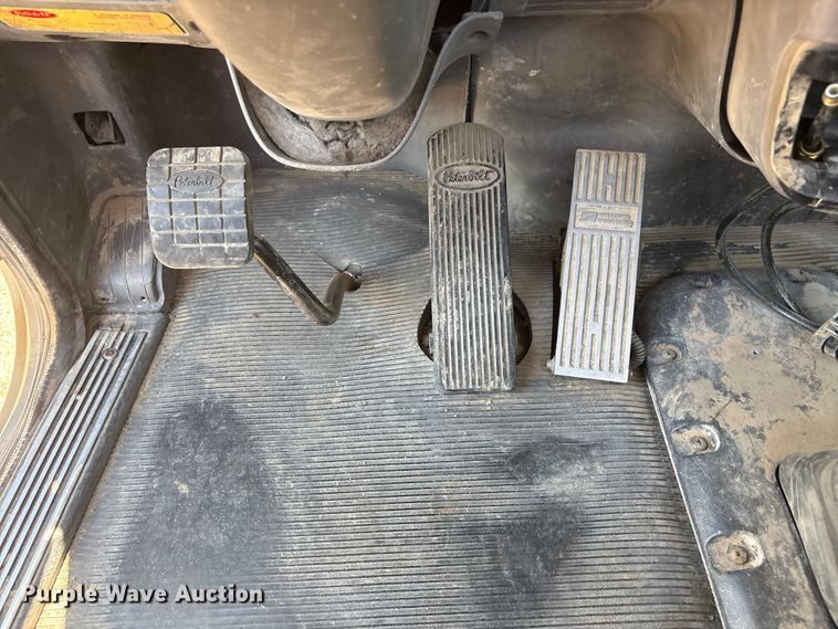 image for item NM9813 2011 Peterbilt 388 Truck tractor