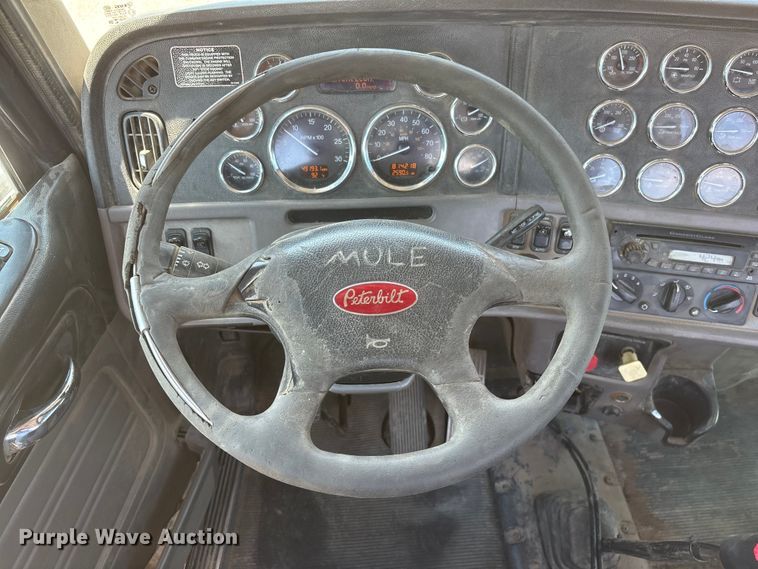 image for item NM9813 2011 Peterbilt 388 Truck tractor