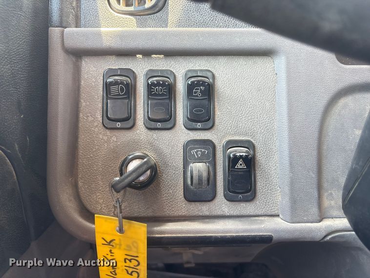 image for item NM9813 2011 Peterbilt 388 Truck tractor
