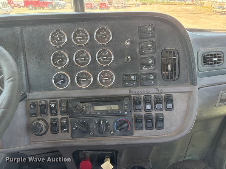 image for item NM9813 2011 Peterbilt 388 Truck tractor
