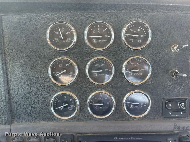 image for item NM9813 2011 Peterbilt 388 Truck tractor