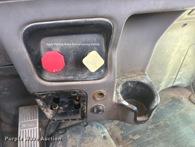 image for item NM9813 2011 Peterbilt 388 Truck tractor