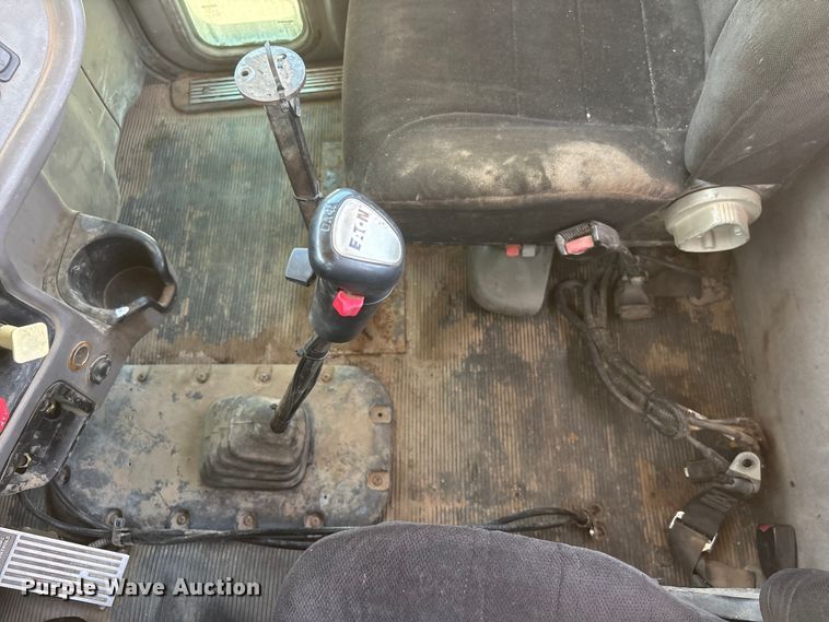 image for item NM9813 2011 Peterbilt 388 Truck tractor