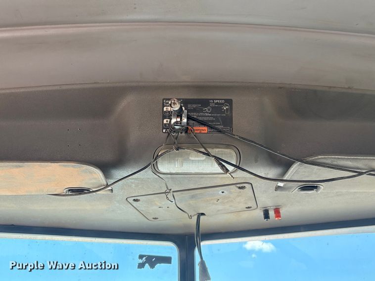 image for item NM9813 2011 Peterbilt 388 Truck tractor
