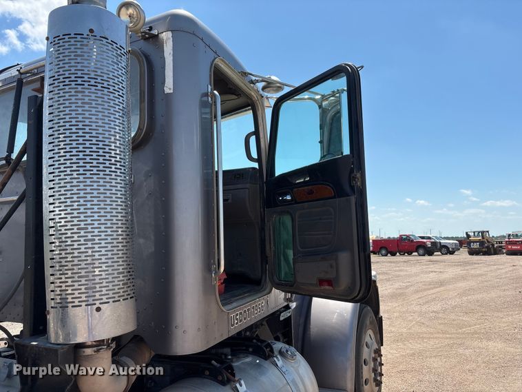 image for item NM9813 2011 Peterbilt 388 Truck tractor