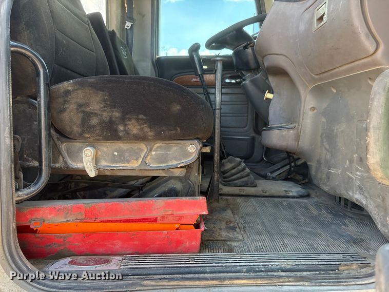 image for item NM9813 2011 Peterbilt 388 Truck tractor