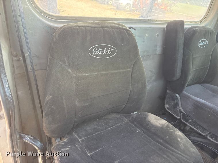 image for item NM9813 2011 Peterbilt 388 Truck tractor