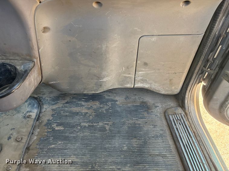 image for item NM9813 2011 Peterbilt 388 Truck tractor