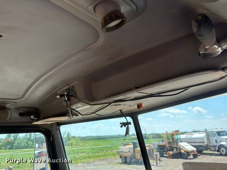 image for item NM9813 2011 Peterbilt 388 Truck tractor