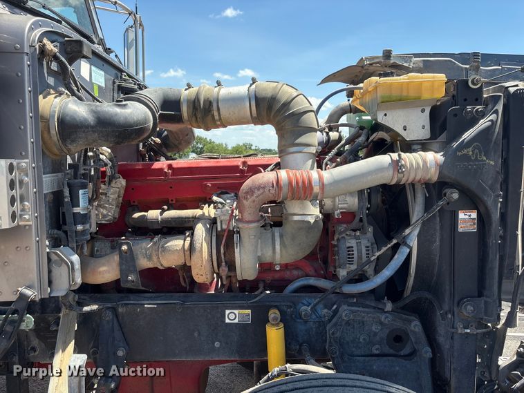 image for item NM9813 2011 Peterbilt 388 Truck tractor